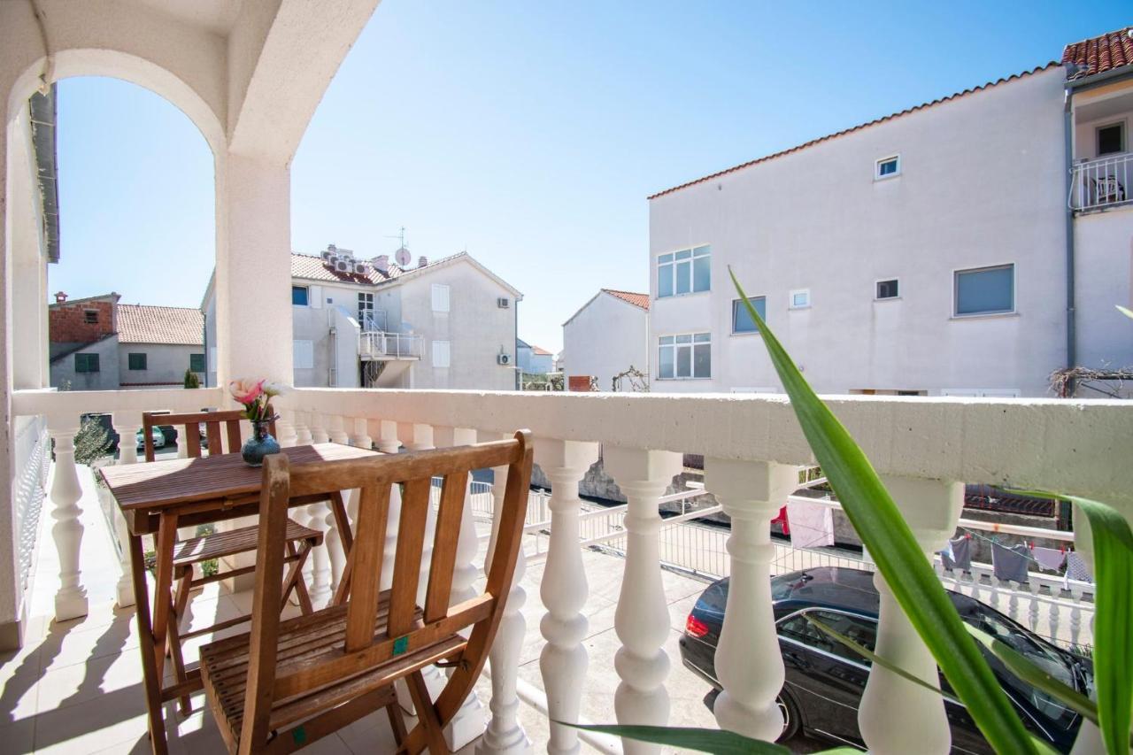 Family Holiday Apartments Lucia Vodice Exterior photo